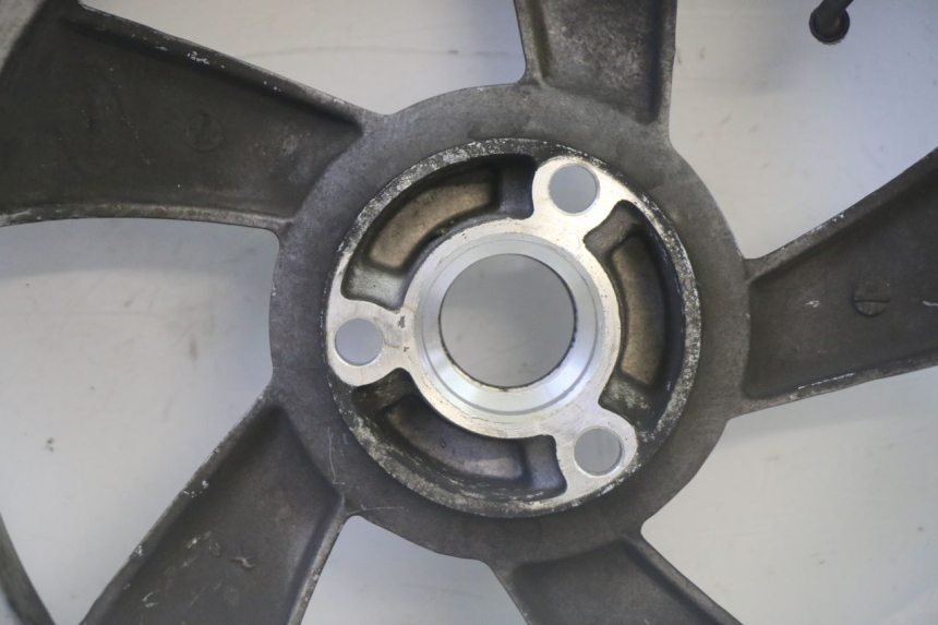 photo de JANTE ARRIÈRE ET PNEU PEUGEOT CITYSTAR 50 (2013 - 2017) - Pièce contrôlée