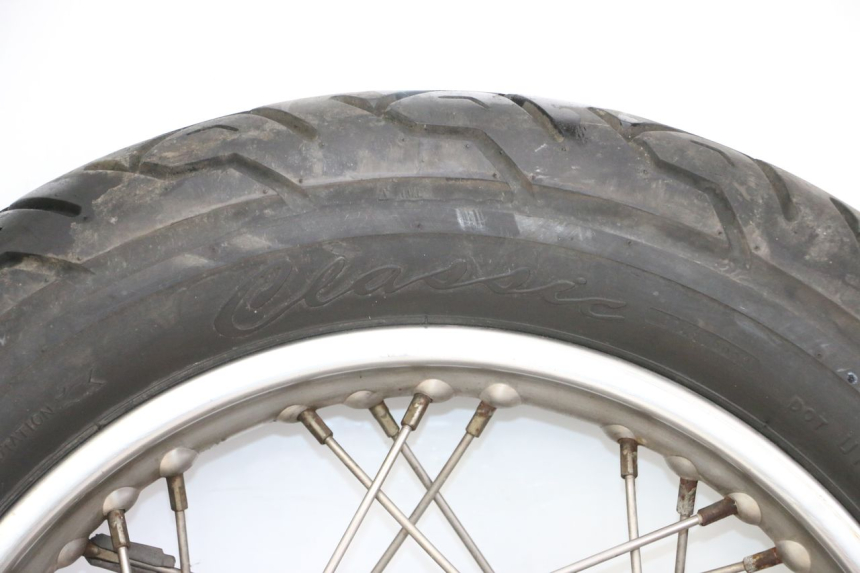 photo de JANTE ARRIÈRE ET PNEU APRILIA CLASSIC 125 (1995 - 2001) - Zoom qualité