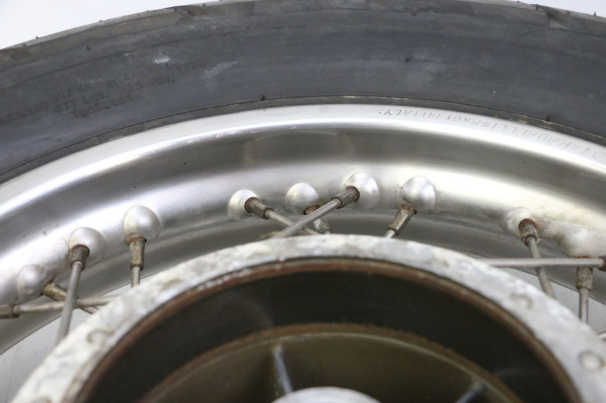 photo de JANTE ARRIÈRE ET PNEU APRILIA CLASSIC 125 (1995 - 2001) - Pièce contrôlée