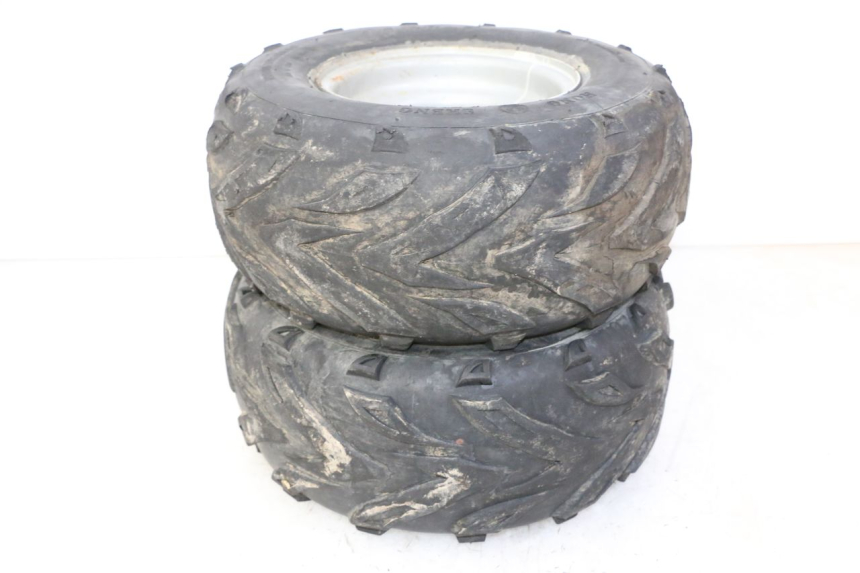 photo de JANTE ARRIÈRE ET PNEU SPEEDY DELUXE 125 - Détail de la pièce