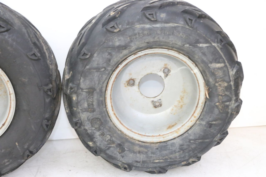 photo de JANTE ARRIÈRE ET PNEU SPEEDY DELUXE 125 - Autre angle de vue