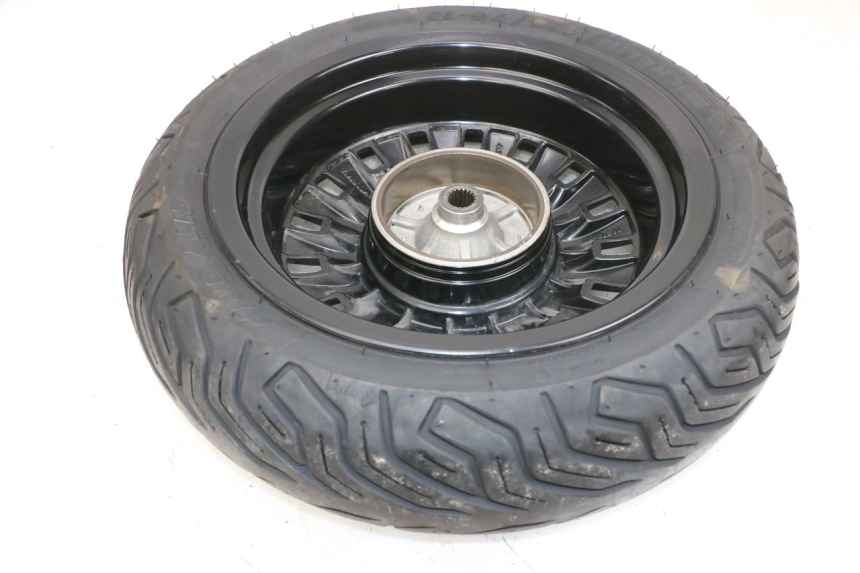 photo de JANTE ARRIÈRE ET PNEU PEUGEOT DJANGO 4T 50 (2014 - 2019) - Gros plan technique