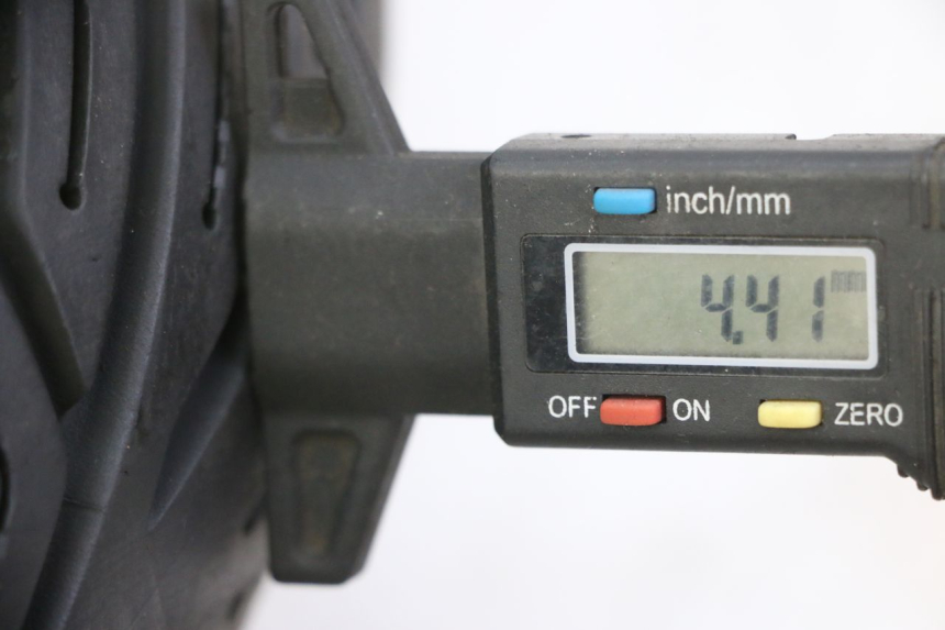 photo de JANTE ARRIÈRE ET PNEU PEUGEOT ELYSTAR 125 (2002 - 2007) - Zoom état d’usage