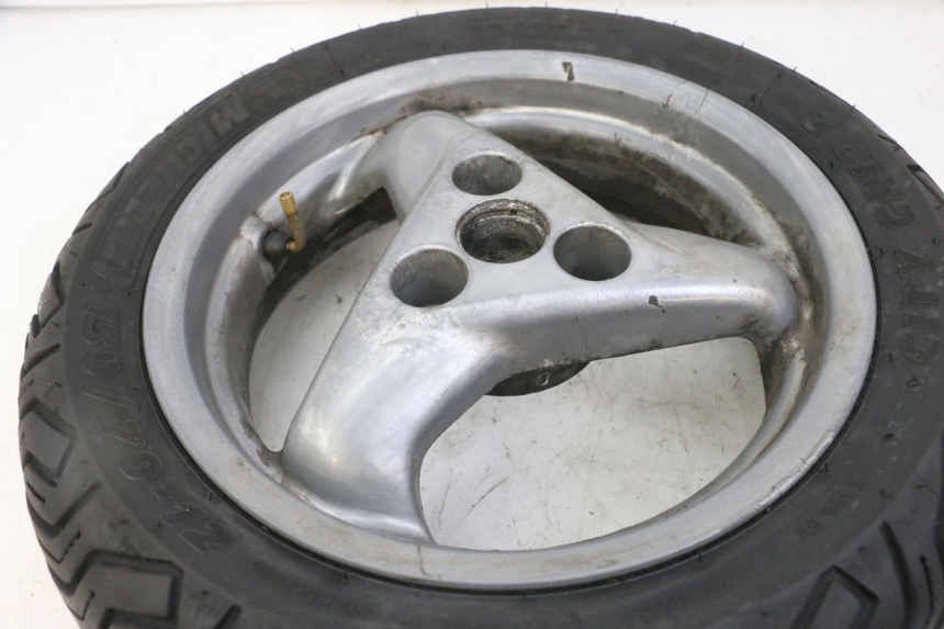 photo de JANTE ARRIÈRE ET PNEU PEUGEOT ELYSTAR 125 (2002 - 2007) - Points de fixation