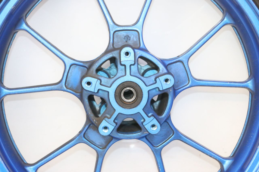 photo de JANTE ARRIÈRE ET PNEU STAHO FH 50 (2018 - 2019) - Vue rapprochée