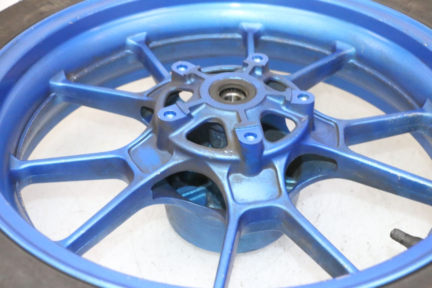 photo de JANTE ARRIÈRE ET PNEU STAHO FH 50 (2018 - 2019) - Points de fixation