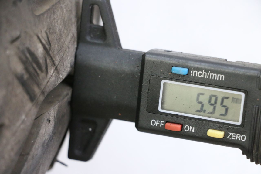 photo de JANTE ARRIÈRE ET PNEU YAMAHA FJ 36Y 1100 (1984 - 1985) - Zoom état d’usage