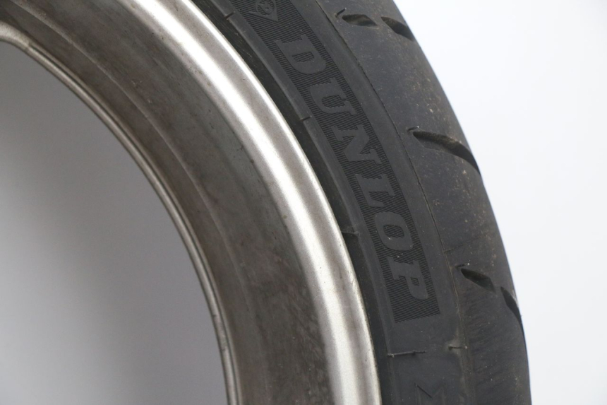 photo de JANTE ARRIÈRE ET PNEU YAMAHA FJR 1300 (2001 - 2005) - Détails caractéristiques