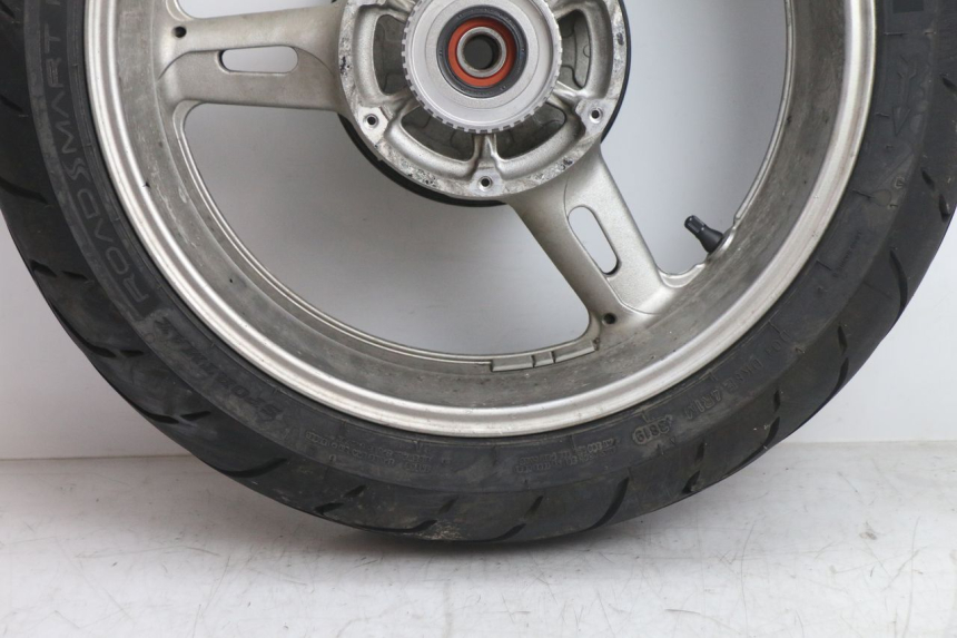 photo de JANTE ARRIÈRE ET PNEU YAMAHA FJR 1300 (2001 - 2005) - Zoom état d’usage