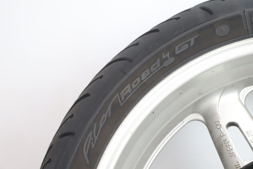 photo de JANTE ARRIÈRE ET PNEU YAMAHA FJR 1300 (2001 - 2005) - Détails caractéristiques