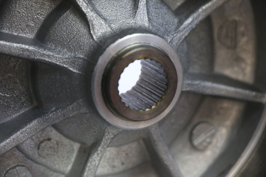 photo de JANTE ARRIÈRE ET PNEU PIAGGIO FLY 2T 50 (2004 - 2017) - Détails caractéristiques