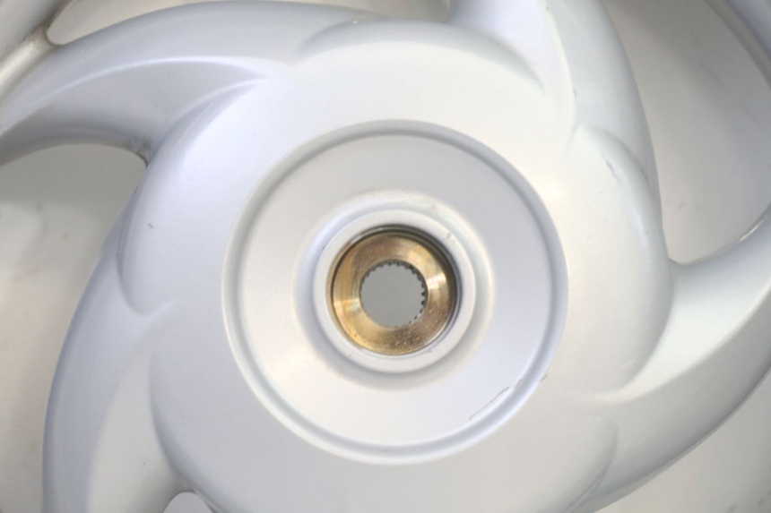 photo de JANTE ARRIÈRE ET PNEU PIAGGIO FLY 2T 50 (2004 - 2017) - Gros plan technique