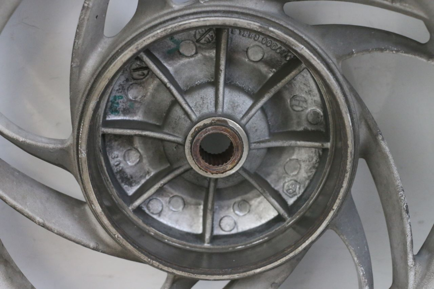 photo de JANTE ARRIÈRE ET PNEU PIAGGIO FLY 4T 50 (2013 - 2017) - Zoom composants