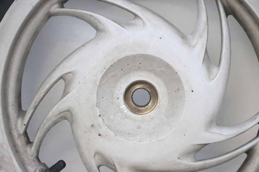 photo de JANTE ARRIÈRE ET PNEU PIAGGIO FLY 4T 50 (2013 - 2017) - Photo complémentaire