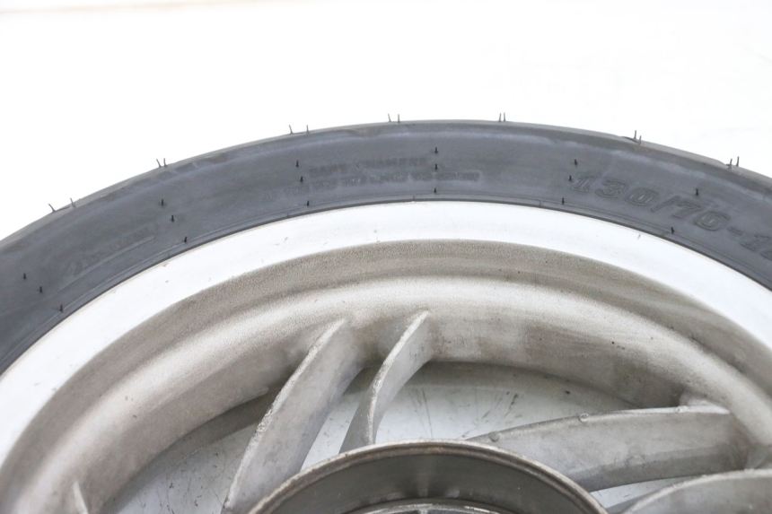 photo de JANTE ARRIÈRE ET PNEU PIAGGIO FLY 4T 50 (2013 - 2017) - Autre angle de vue