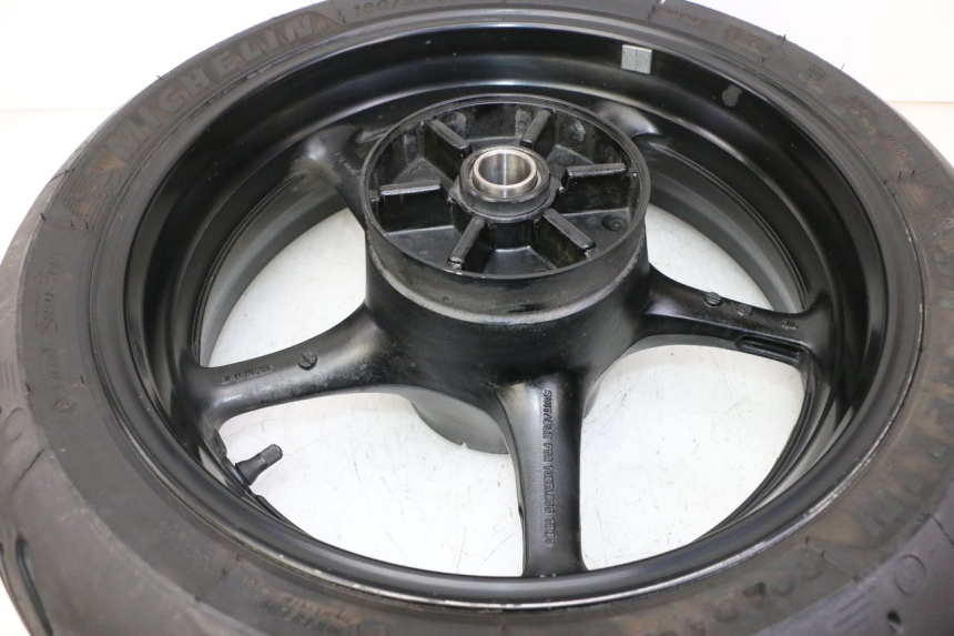 photo de JANTE ARRIÈRE ET PNEU YAMAHA FZ6 FAZER S2 600 (2007 - 2011) - Détails caractéristiques