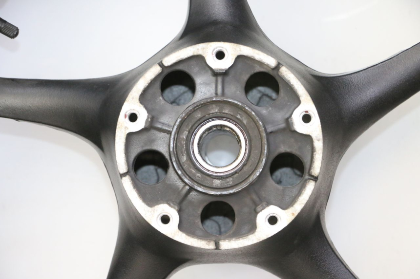 photo de JANTE ARRIÈRE ET PNEU YAMAHA FZ6 FAZER S2 600 (2007 - 2011) - Zoom qualité