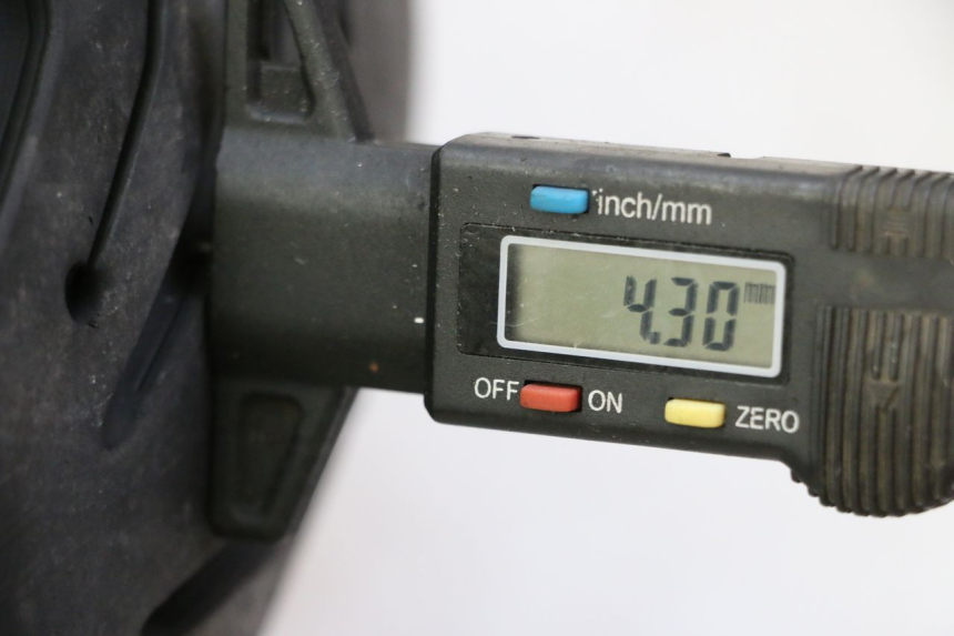 photo de JANTE ARRIÈRE ET PNEU YAMAHA FZ6 FAZER S2 600 (2007 - 2011) - Zoom état d’usage