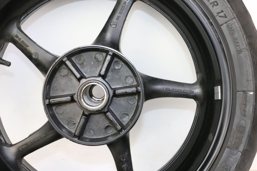 photo de JANTE ARRIÈRE ET PNEU YAMAHA FZ6 FAZER S2 600 (2007 - 2011) - Autre angle de vue