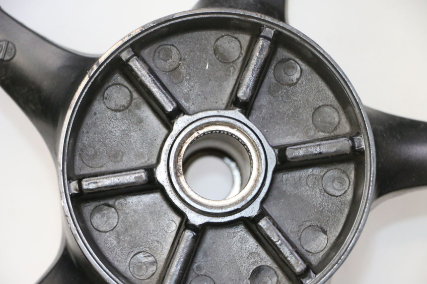 photo de JANTE ARRIÈRE ET PNEU YAMAHA FZ6 FAZER S2 600 (2007 - 2011) - Vue d’ensemble