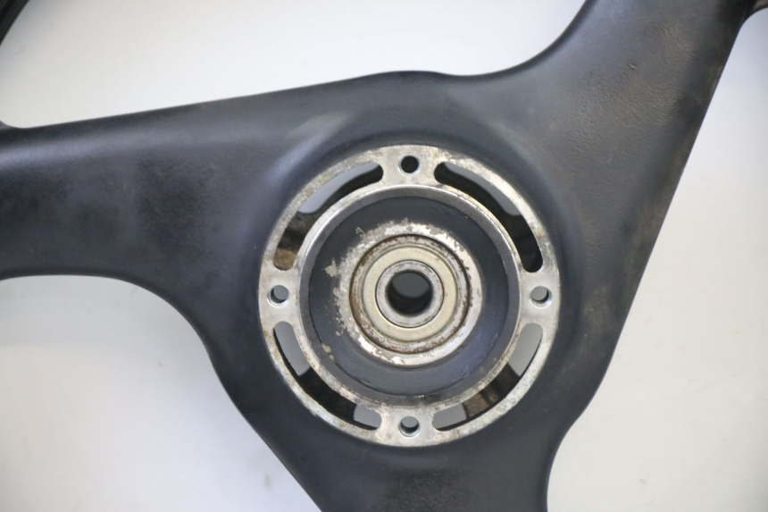 photo de JANTE ARRIÈRE ET PNEU SUZUKI GS GSE 500 (2001 - 2003) - Gros plan technique