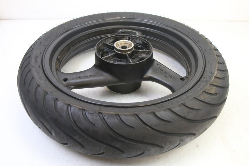 photo de JANTE ARRIÈRE ET PNEU SUZUKI GS GSE 500 (2001 - 2003) - Marquages et références