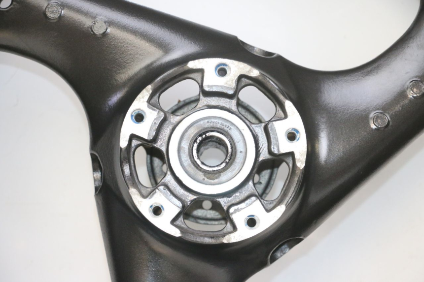 photo de JANTE ARRIÈRE ET PNEU SUZUKI GSF N BANDIT 600 (1996 - 1999) - Vue principale