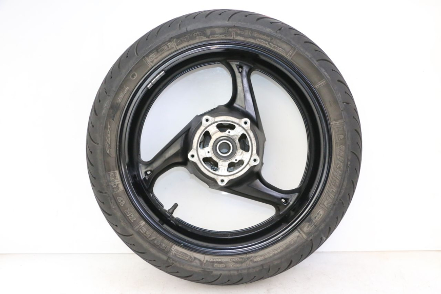 photo de JANTE ARRIÈRE ET PNEU SUZUKI GSR 750 (2011 - 2017) - Zoom qualité