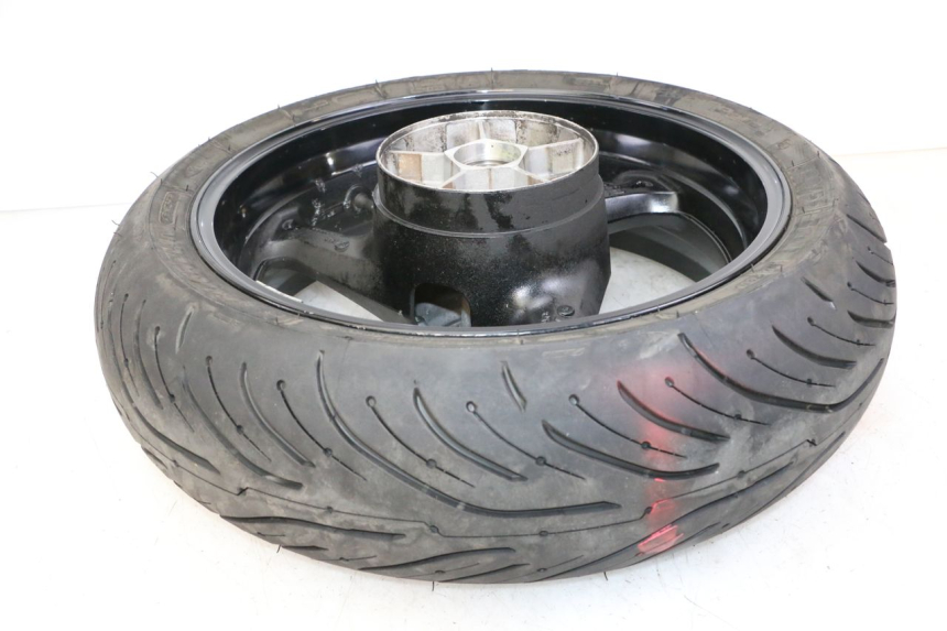 photo de JANTE ARRIÈRE ET PNEU SUZUKI GSR 750 (2011 - 2017) - Zoom état d’usage