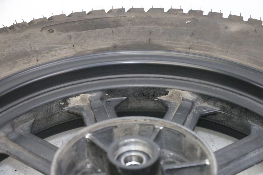 photo de JANTE ARRIÈRE ET PNEU KEEWAY K-LIGHT KLIGHT 125 (2018 - 2025) - Gros plan technique