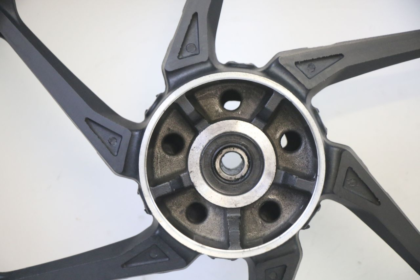 photo de JANTE ARRIÈRE ET PNEU KIDEN KD125-G 125 (2018 - 2022) - Gros plan technique