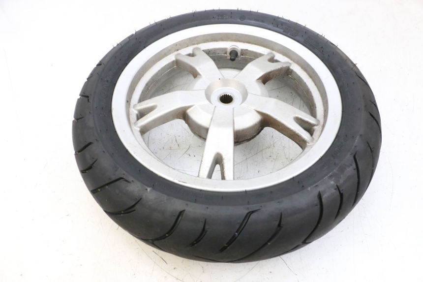 photo de JANTE ARRIÈRE ET PNEU PEUGEOT KISBEE 4T 50 (2018 - 2022) - État de surface