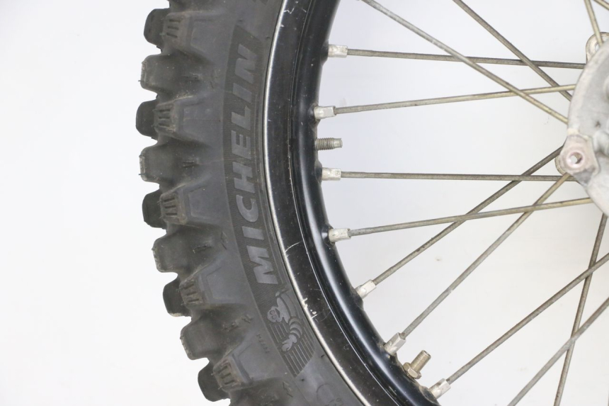 photo de JANTE ARRIÈRE ET PNEU KAWASAKI KXF KX-F 250 (2017 - 2019) - Focus structure