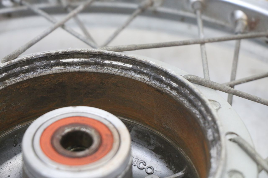 photo de JANTE ARRIÈRE ET PNEU KYMCO STRYKER OFF ROAD 125 (1999 - 2005) - Zoom composants