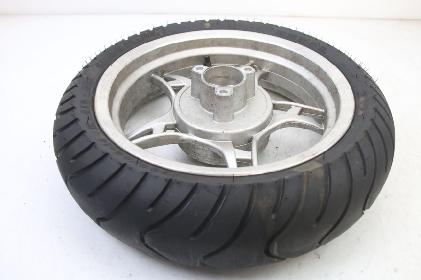 photo de JANTE ARRIÈRE ET PNEU LONGJIA SHARPY 125 (2020 - 2024) - Détail de la pièce