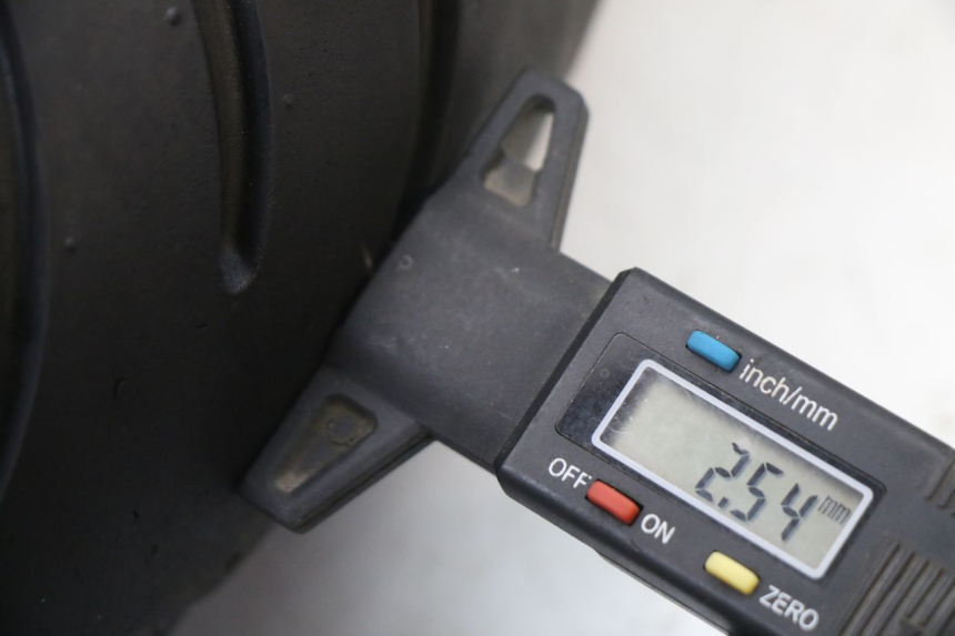 photo de JANTE ARRIÈRE ET PNEU LONGJIA SHARPY 125 (2020 - 2024) - Vue rapprochée