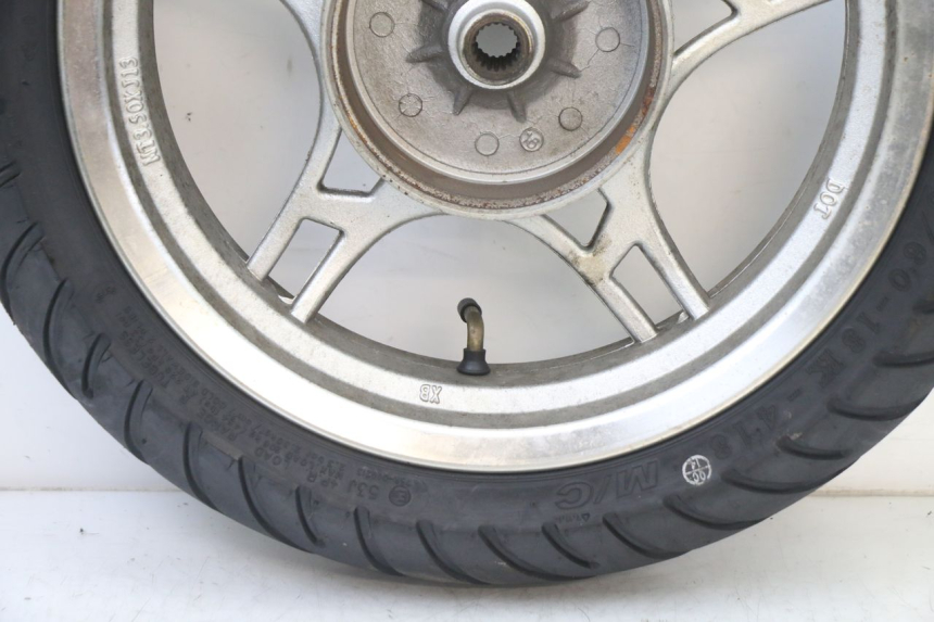 photo de JANTE ARRIÈRE ET PNEU LONGJIA SHARPY 125 (2020 - 2024) - Pièce contrôlée