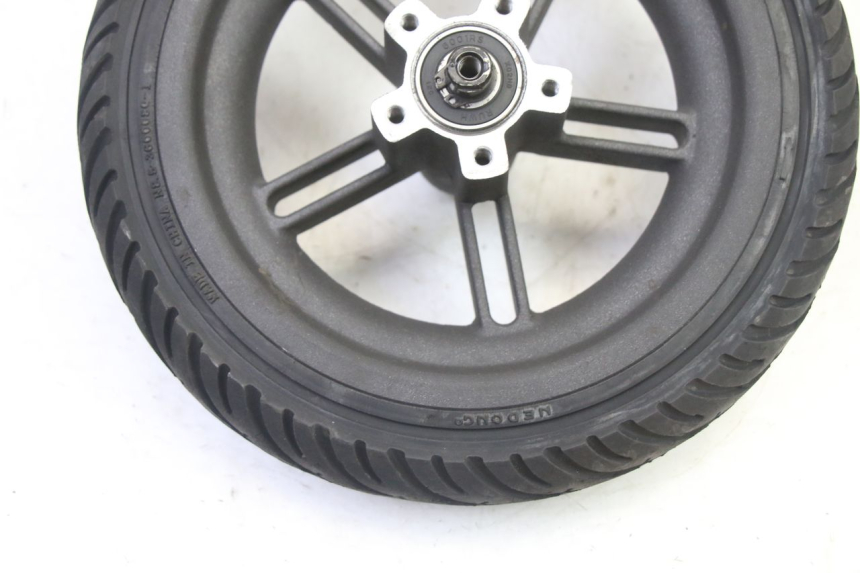 photo de JANTE ARRIÈRE ET PNEU XIAOMI MI PRO 2 1 - Zoom état d’usage