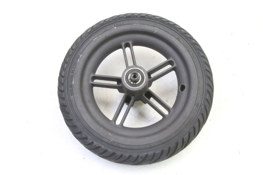 photo de JANTE ARRIÈRE ET PNEU XIAOMI MI PRO 2 1 - Gros plan technique