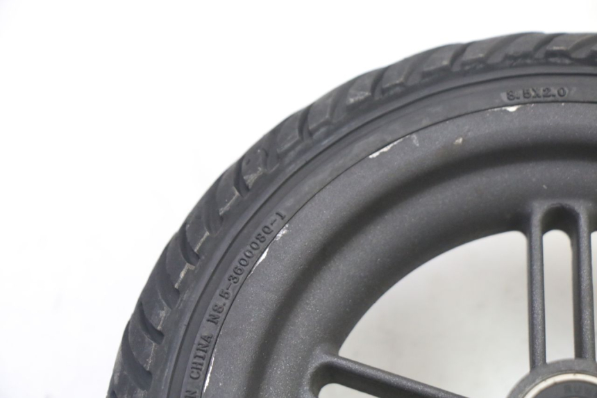 photo de JANTE ARRIÈRE ET PNEU XIAOMI MI PRO 2 1 - Points de fixation