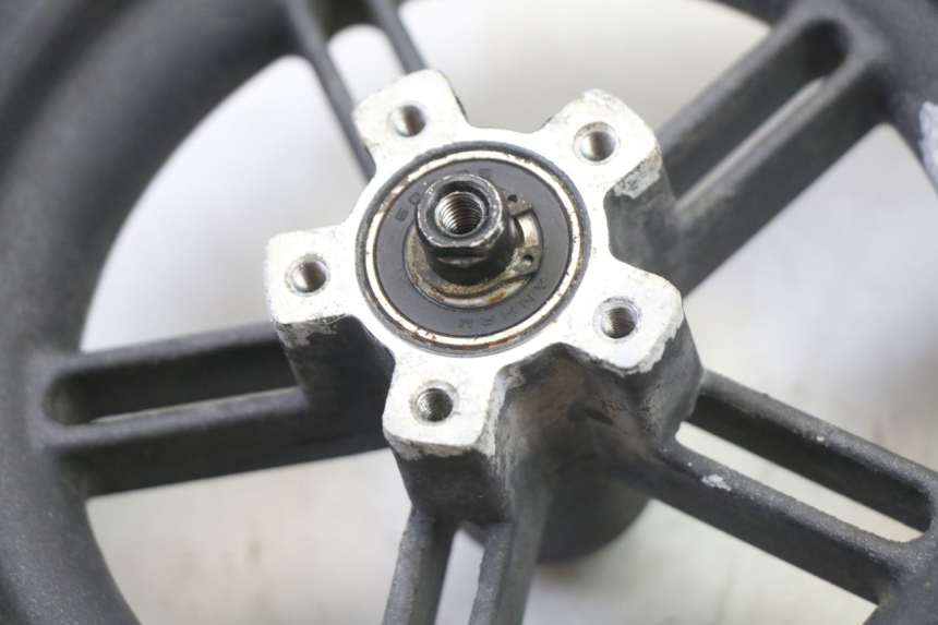 photo de JANTE ARRIÈRE ET PNEU XIAOMI MI PRO 2 1 - Autre angle de vue