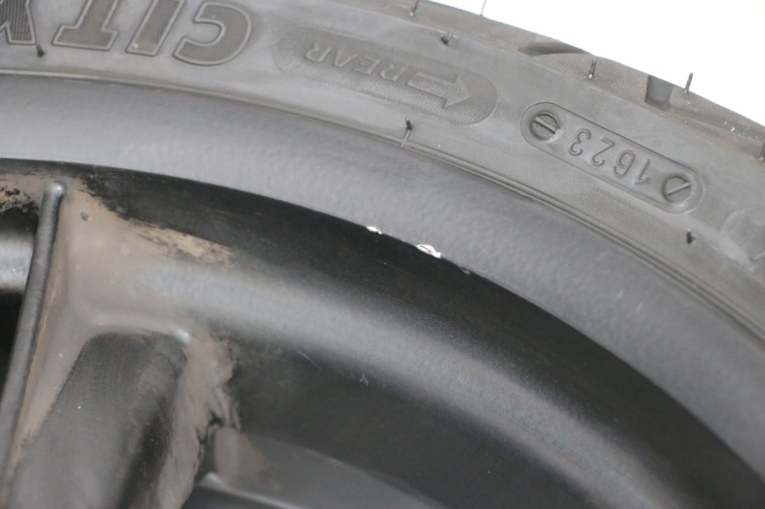 photo de JANTE ARRIÈRE ET PNEU PIAGGIO MP3 HPE 300 (2019 - 2026) - Autre angle de vue