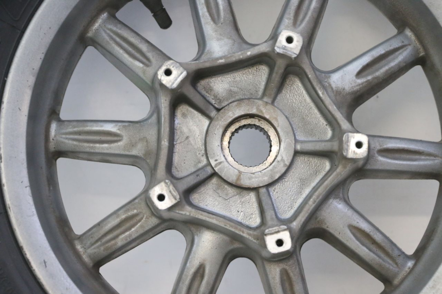 photo de JANTE ARRIÈRE ET PNEU PIAGGIO MP3 125 (2006 - 2014) - Inspection visuelle