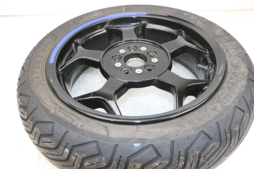 photo de JANTE ARRIÈRE ET PNEU PIAGGIO MP3 500 (2016 - 2018) - Points de fixation