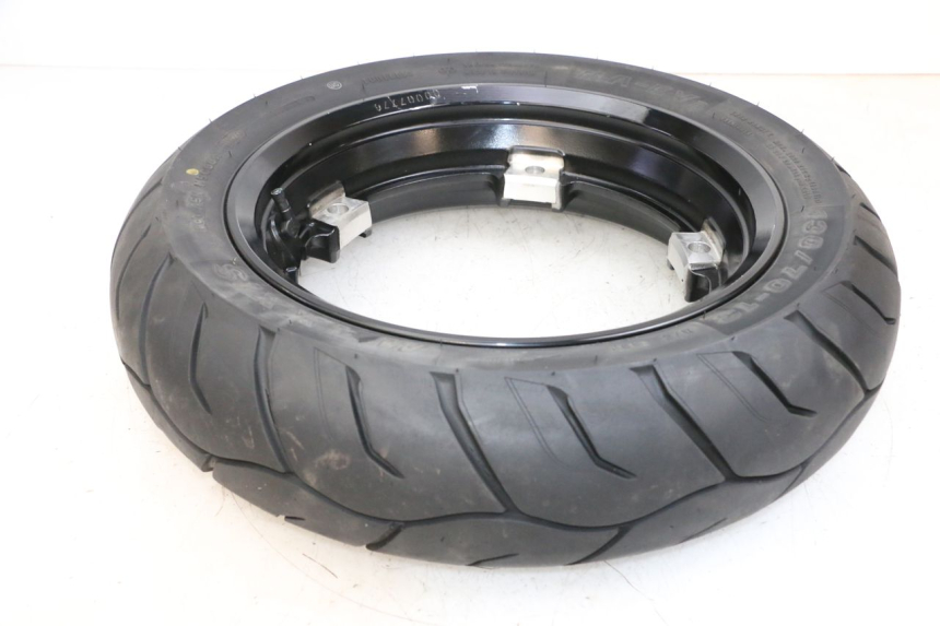 photo de JANTE ARRIÈRE ET PNEU YAMAHA NEO'S CORE 1 (2022 - 2026) - Autre angle de vue