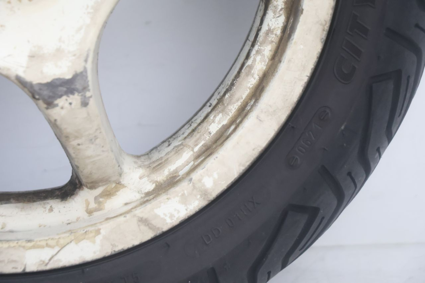 photo de JANTE ARRIÈRE ET PNEU MBK NITRO 50 (2004 - 2008) - État de surface