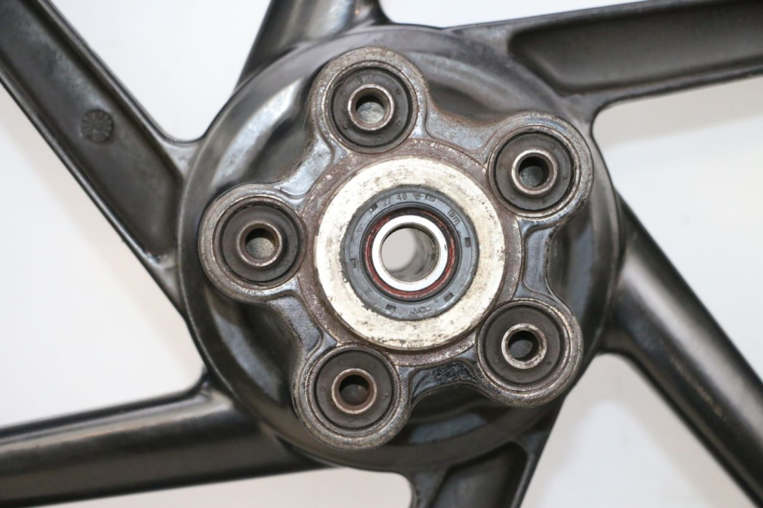 photo de JANTE ARRIÈRE ET PNEU HONDA NSR R 125 (1994 - 2003) - Zoom composants