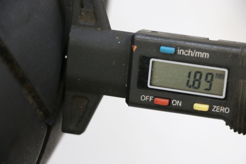 photo de JANTE ARRIÈRE ET PNEU HONDA NSR R 125 (1994 - 2003) - Zoom état d’usage