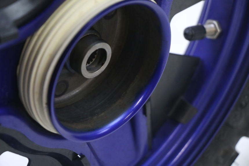 photo de JANTE ARRIÈRE ET PNEU YAMAHA PW 50 (1984 - 2025) - Détails caractéristiques