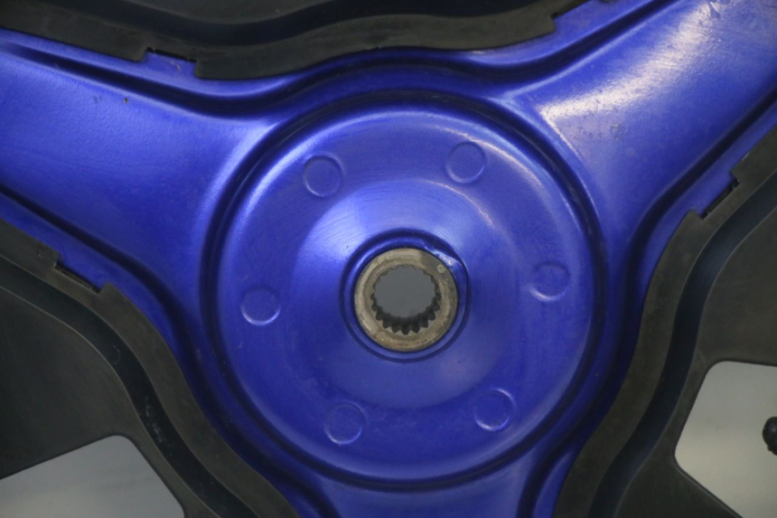 photo de JANTE ARRIÈRE ET PNEU YAMAHA PW 50 (1984 - 2025) - Gros plan technique